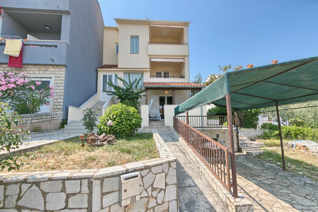 Apartments Veruda Porat Pula Exterior photo