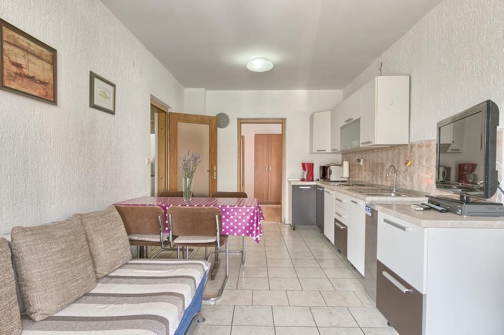 Apartments Veruda Porat Pula Exterior photo